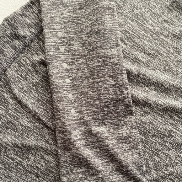 Nike Shirt Women Large Gray Swoosh Long Sleeve Outdoor Drifit Running - Picture 6 of 7
